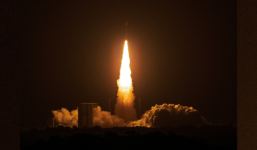 ROKET VEGA-C yang membawa satelit Eropah FLEX dan Sentinel-3C dilancarkan dari Pusat Angkasa Guiana di Kourou, Guiana Perancis pada 15 Sept 2026. — FOTO AFP/RONAN LIETAR