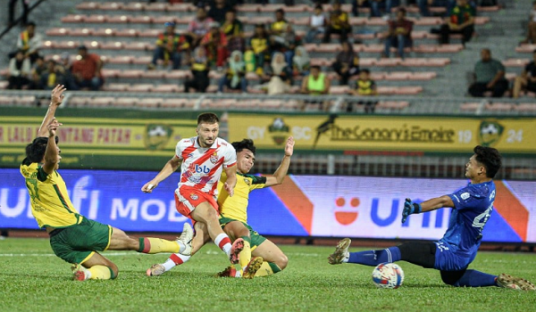 KL City FC membelasah skuad muda KDA FC 5-0 pada aksi Liga Super di Stadium Bolasepak Kuala Lumpur, malam tadi/ Foto: BERNAMA