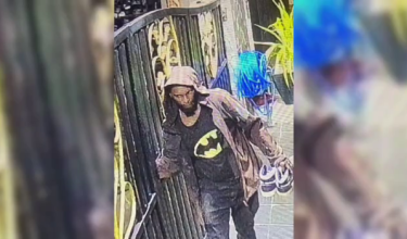 Tangkap layar CCTV kejadian pecah rumah di Bukit Setongkol Kuantan malam tadi sumber media sosial