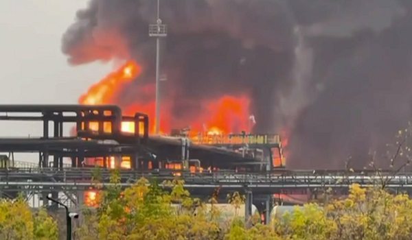 Loji penapisan minyak di wilayah Ryazan, Rusia, terbakar selepas serangan Ukraine/ VIORY