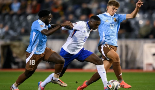 Penyerang Perancis, Randal Kolo Muani, mengawal bola semasa perlawanan bola sepak Liga Negara UEFA, Liga A, Kumpulan 2 antara Belgium dan Perancis / Foto AFP