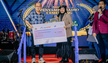 Penyampai radio RTM Melaka, Murni Shafinaz Abu Salim dinobatkan sebagai pemenang Anugerah Penyampai Radio Cemerlang (Tuah)