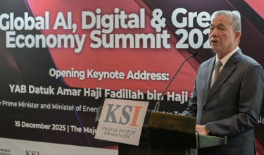 Timbalan Perdana Menteri, Datuk Seri Fadillah Yusof ketika menyampaikan ucaptama pembukaan Global AI, Digital & Green Economy Summit 2025 / BERNAMA