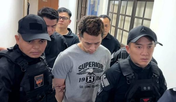 Chia Tong Hong dihadapkan ke Mahkamah Majistret atas pertuduhan bunuh isteri dan anak lelakinya/Foto RTM Johor