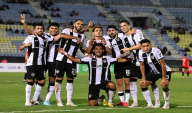 Pemain TFC, Engku Nur Shakir Engku Yacob (tengah) bersama rakan sepasukan meraikan kejayaan setelah berjaya menjaringkan gol pertama semasa menentang pasukan DPMM FC pada aksi Liga Super 2025-2026/Foto BERNAMA