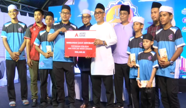 Agrobank menyumbangkan zakat berjumlah RM180,000 kepada lebih 12 pertubuhan kebajikan di lapan wilayah di seluruh negara sempena perayaan Aidilfitri tahun ini / Foto RTM