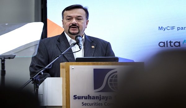 Menteri Kewangan II, Datuk Seri Amir Hamzah Azizan ketika berucap pada Hari Libat Urus MyCIF di ibu negara/ BERNAMA