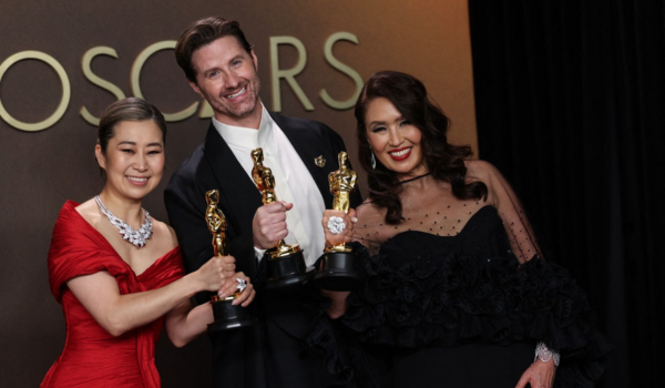 Artis dan penulis KPop Demon Hunters Maggie Kang (kiri), pengarah filem AS Chris Appelhans (tengah), dan penerbit filem Michelle Wong/ AFP