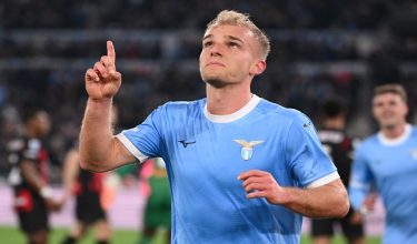 Pemain sayap Denmark, Gustav Isaksen meraikan jaringan pembukaan Lazio ketika menentang AC Milan dalam aksi Serie A di Stadium Olimpico, Rom pada 15 Mac 2026/ Foto AFP