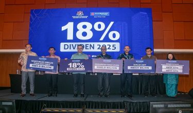 KUALA LUMPUR, 16 April – Menteri Pembangunan Usahawan dan Koperasi Steven Sim Chee Keong (tiga,kiri) hadir pada sidang media pengumuman prestasi kewangan Tahun Kewangan 2025 serta dividen Bank Rakyat yang berlangsung di Menara Berkembar Bank Rakyat di sini, hari ini.

-- fotoBERNAMA (2026) HAK CIPTA TERPELIHARA