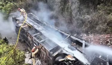 1604 LNR ECUADOR BUS ACCIDENT