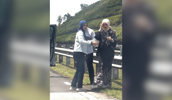 Kemalangan melibatkan Biduanita Negara Datuk Seri Siti Nurhaliza di Lebuhraya MEX/ tangkap layar video orang awam