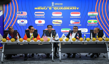 Datuk Abdul Halim Kader (tengah) bercakap pada sidang media selepas Majlis Undian Kejohanan Piala Dunia Sepak Takraw 2026 di Kompleks Akademi Sepak Takraw Malaysia / BERNAMA