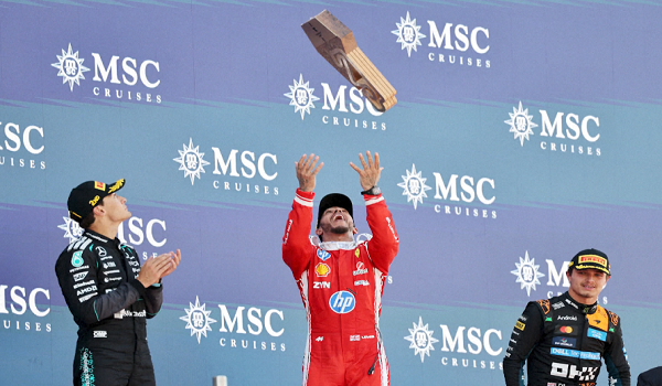 Hamilton manfaatkan strategi hentian pit