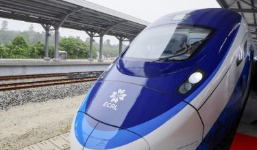 KUANTAN, 11 Feb --  Golden Train Electric Multiple Unit (EMU) Projek Laluan Rel Pantai Timur (ECRL) di Stesen ECRL KotaSAS, hari ini.
-- fotoBERNAMA (2026) HAK CIPTA TERPELIHARA