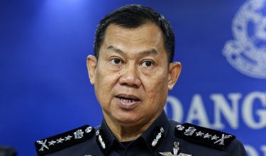 JOHOR BAHRU, 2 April -- Ketua Polis Johor Datuk Ab Rahaman Arsad ketika sidang media di Ibu Pejabat Polis Kontinjen Johor hari ini.

Polis Johor berjaya menumpaskan satu sindiket pengedaran dadah dengan rampasan bernilai RM1.24 juta serta sitaan keseluruhan berjumlah RM1.3 juta menerusi dua serbuan berasingan di sekitar Seri Alam dan Johor Bahru pada 30 hingga 31 Mac lepas.

--fotoBERNAMA (2026) HAK CIPTA TERPELIHARA