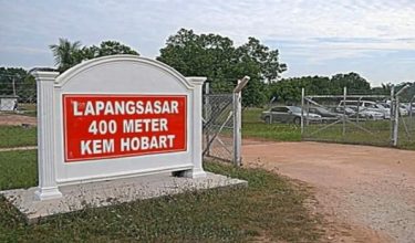 Dua anggota tentera maut selepas terkena letupan bom ketika menjalani latihan di Kem Hobart, Gurun.