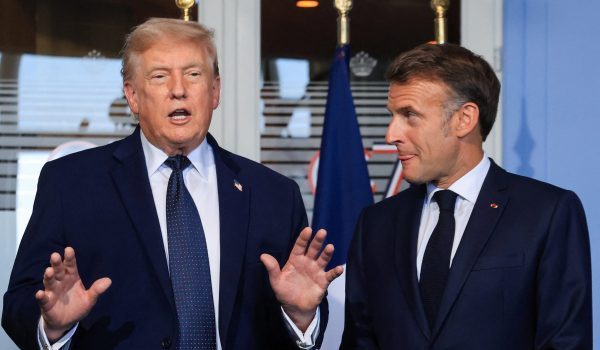 Trump dan Macron mengadakan pertemuan dua hala sempena Sidang Kemuncak G7 di Perancis/Foto REUTERS