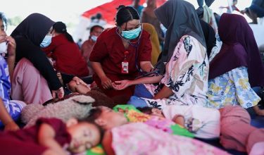 A health checkup is conducted in shelters at a makeshift evacuation center at a stadium in the aftermath of an earthquake, in Maumere, East Nusa Tenggara, Indonesia August 16, 2026. REUTERS/Edgar Su
