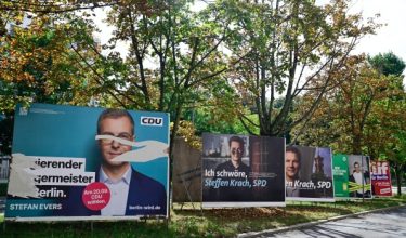 Poster kempen pilihan raya negeri Berlin dipamerkan di Berlin menjelang pilihan raya yang dijadualkan pada 20 September ini/Foto AFP