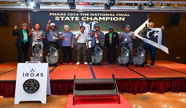 Pasukan juara, Terengganu menerima hadiah disampaikan Timbalan Menteri Belia dan Sukan, Adam Adli Abd Halim
