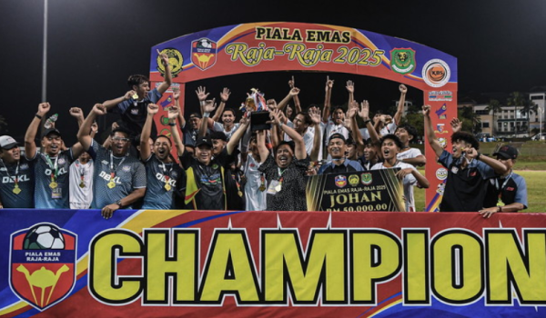 Reaksi kemenangan pemain pasukan Kuala Lumpur selepas menewaskan pemain pasukan Angkatan Tentera Malaysia (ATM) pada perlawanan akhir Piala Emas Raja-Raja 2025 di Stadium Universiti Kebangsaan Malaysia (UKM) /BERNAMA