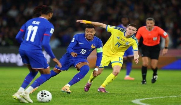 Kylian Mbappe direhatkan untuk aksi menentang Azerbaijan / REUTERS
