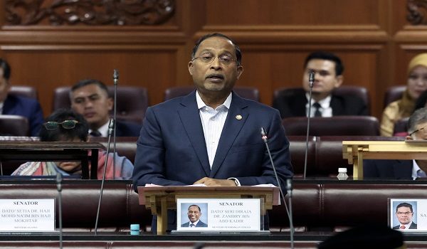 Menteri Pendidikan Tinggi Datuk Seri Dr Zambry Abdul Kadir ketika sesi soal jawab lisan sempena Mesyuarat Ketiga, Penggal Keempat Parlimen ke-15 Persidangan Dewan Negara di Bangunan Parlimen hari ini/ Foto BERNAMA