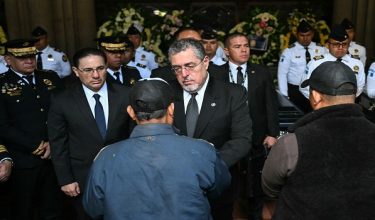 (FILES) Guatemalas President Bernardo Arevalo greets a relative of a slain officer during a funeral ceremony at the Interior Ministry headquarters in Guatemala City on January 19, 2026. Guatemalan President Bernardo Arevalo said on February 15, 2026, that the state of emergency he declared a month ago, which ends on February 16, had helped to control the gangs that killed eleven police officers in January and rioted in prisons. (Photo by JOHAN ORDONEZ / AFP)