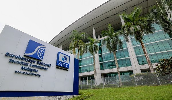 KUALA LUMPUR, 27 Mac -- Hari ini Pengerusi Eksekutif Suruhanjaya Sekuriti Malaysia (SC) Datuk Seri Dr. Awang Adek Hussin mengumumkan Laporan Tahunan 2022 SC di Suruhanjaya Sekuriti Malaysia, Bukit Kiara hari ini.

-- fotoBERNAMA (2023) HAK CIPTA TERPELIHARA