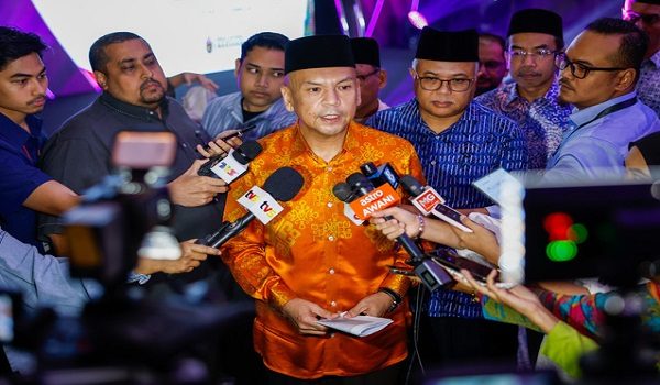 Datuk Armizan Mohd Ali ditemui pemberita ketika menghadiri Majlis Advokasi Royalti Muzik di ibu negara / BERNAMA