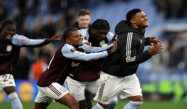 Para pemain Aston Villa meraikan kejayaan mara ke separuh akhir Liga Europa /AFP