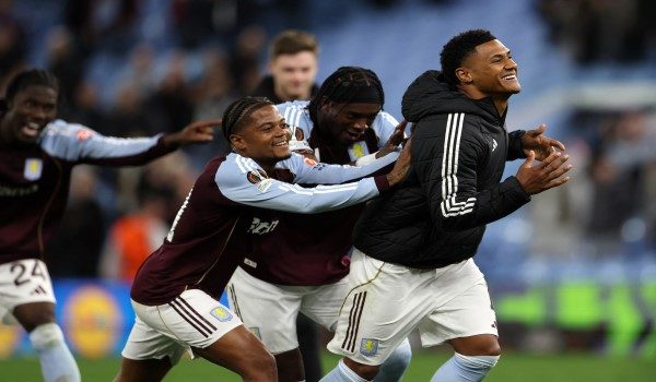 Para pemain Aston Villa meraikan kejayaan mara ke separuh akhir Liga Europa /AFP