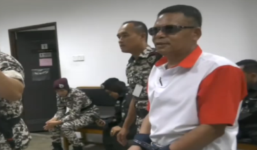 Mahkamah Tinggi Kota Bharu, di sini hari ini menggantikan hukuman mati kepada penjara 35 tahun terhadap seorang peniaga warung kerana membunuh pengutip besi buruk di Terengganu, sembilan tahun lalu