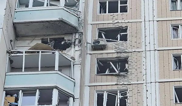 This handout photograph posted on the official Telegram channel of Moscow Region Governor Andrey Vorobyov on May 17, 2026 shows a damaged residential building following an air attack at an undisclosed location in the Moscow region, amid the ongoing Russian-Ukrainian conflict. A huge wave of more than 500 Ukrainian drones attacked Russia overnight, killing three people in the Moscow region, authorities said on May, 17, 2026. Air defences shot down 556 drones in more than a dozen regions, including Moscow, Russia's defence ministry said, in one of the largest Ukrainian barrages of the ongoing conflict so far. (Photo by Handout / TELEGRAM / @vorobiev_live / AFP) / RESTRICTED TO EDITORIAL USE - MANDATORY CREDIT "AFP PHOTO / TELEGRAM / @vorobiev_live / handout"" - HANDOUT - NO MARKETING NO ADVERTISING CAMPAIGNS - DISTRIBUTED AS A SERVICE TO CLIENTS