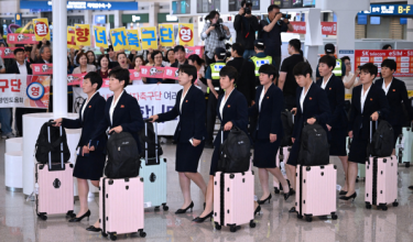 INCHEON, 17 Mei – Pasukan Naegohyang Women’s FC dari Korea Utara tiba di Lapangan Terbang Antarabangsa Incheon pada 17 Mei, menjelang perlawanan separuh akhir Liga Juara-Juara Wanita Asia menentang Suwon FC Women.
