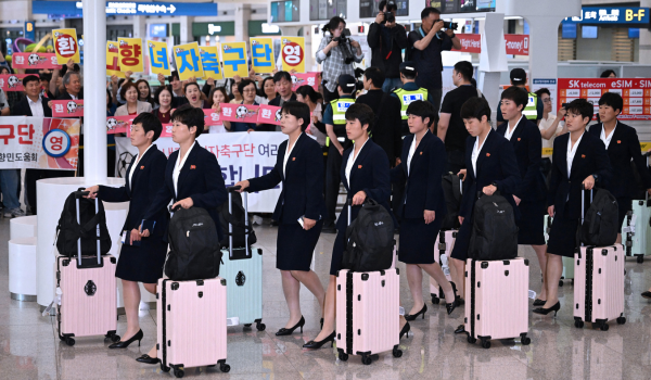 INCHEON, 17 Mei – Pasukan Naegohyang Women’s FC dari Korea Utara tiba di Lapangan Terbang Antarabangsa Incheon pada 17 Mei, menjelang perlawanan separuh akhir Liga Juara-Juara Wanita Asia menentang Suwon FC Women.