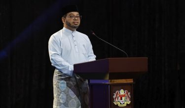 PUTRAJAYA, 17 Jun -- Menteri di Jabatan Perdana Menteri (Hal Ehwal Agama) Dr Zulkifli Hasan menyampaikan ucapan pada Majlis Sambutan Maal Hijrah Peringkat Kebangsaan Tahun 1448H/2026M di Masjid Putra hari ini.

Bertemakan "MADANI Dihayati, Ummah Diberkati", sambutan Maal Hijrah peringkat kebangsaan tahun ini dihadiri kira-kira 5,000. 

--fotoBERNAMA (2026) HAK CIPTA TERPELIHARA