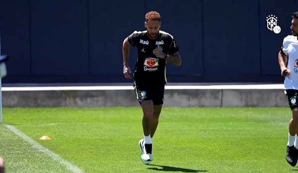 Neymar sedang menjalani latihan di New Jersey/ REUTERS