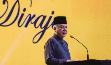 PUTRAJAYA, 17 Jun -- Timbalan Yang di-Pertuan Agong Sultan Nazrin Shah yang juga Sultan Perak berkenan menyampaikan titah ucapan pada Majlis Sambutan Maal Hijrah Peringkat Kebangsaan Tahun 1448H/2026M di Masjid Putra hari ini.

--fotoBERNAMA (2026) HAK CIPTA TERPELIHARA