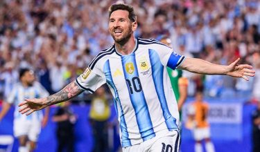 Soccer, Men: World Cup, Argentina vs. Algeria, Preliminary Round, Group J, Matchday 1, Kansas City Stadium, Lionel Messi (Argentina) celebrates after scoring the goal that made it 2-0. PLEASE NOTE: In accordance with FIFA regulations, these images may be used exclusively for editorial purposes. Commercial use is prohibited. Furthermore, no video-like sequences may be created, and no alterations may be made to the image, either in the foreground or the background.