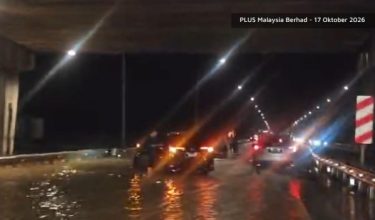 Banjir kilat di KM225.0 (Arah Selatan) antara laluan Changkat Jering ke Kuala Kangsar, lorong kecemasan dan kiri ditutup