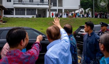 YAB Perdana Menteri, Dato' Seri Anwar Ibrahim menyempurnakan pelancaran Projek Residensi Siswa Universiti Malaya, di Universiti Malaya, Kuala Lumpur. 15 Oktober 2026. IZZUDDIN ABD RADZAK/Pejabat Perdana Menteri.

NO SALES; NO ARCHIVE; RESTRICTED TO EDITORIAL USE ONLY. NOTE TO EDITORS: These handout photographs are provided solely for editorial reporting purposes and may be used only for the contemporaneous illustration of the events, subjects, individuals depicted, or facts referenced in the accompanying ca