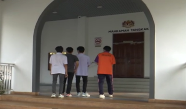 4 pelajar sekolah menengah mengaku bersalah di Mahkamah Majistret Tangkak atas tuduhan bergaduh, minggu lalu