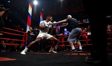 Bekas juara dunia heavyweight dua kali, Anthony Joshua ketika mengadakan sesi latihan terbuka di Miami/ REUTERS