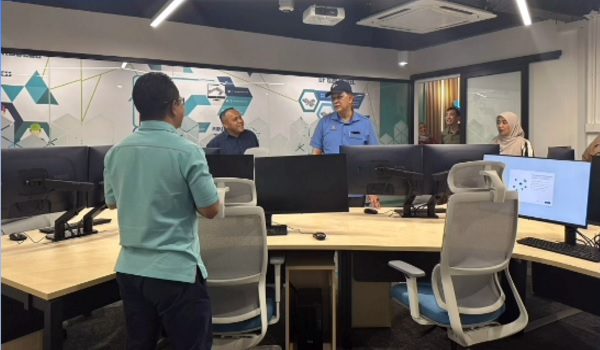 Ketua Setiausaha Kementerian Kerja Raya, Datuk Seri Azman Ibrahim ketika melawat Pusat Satelit BIM Kedah.