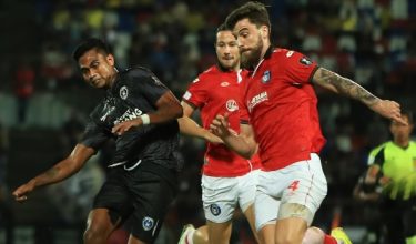 Sabah FC mendahului awal permainan menerusi jaringan Stuart John Wilkin pada minit kesembilan/Foto Sri Pahang