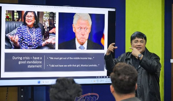 Ketua Pengarah Datuk Suhaimi Sulaiman ketika menyampaikan strategi dan ilmu kepada peserta Bintang RTM 2024 di Angkasapuri hari ini