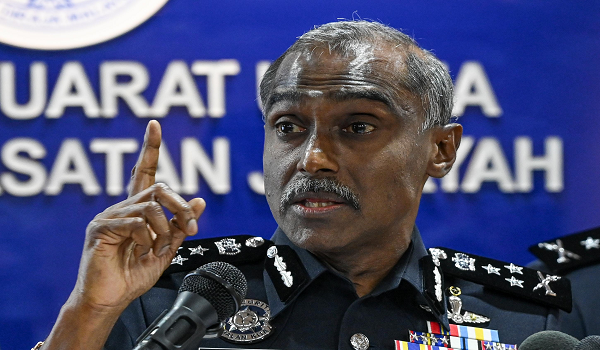 Pengarah JSJ Bukit Aman, Datuk M. Kumar memaklumkan bahawa sindiket curi dan klon kenderaan mewah berjaya ditumpaskan menerusi operasi khas, Op Lejang Mewah Klon./BERNAMA