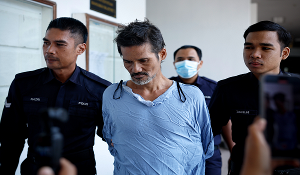 Tertuduh, Saiful Hadi Othman, 44 tahun dihadapkan ke Mahkamah Majistret Ayer Keroh hari ini atas pertuduhan membunuh rakannya di Sungai Udang, Melaka minggu lepas./BERNAMA